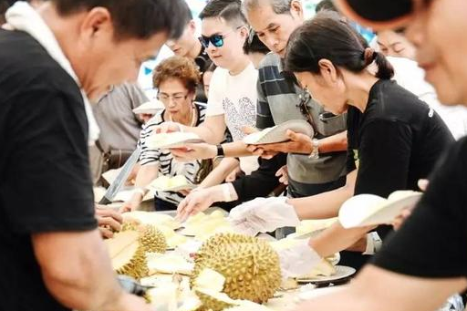 半岛彩票：继榴莲后泰国又一水果成“新宠”遭中国吃货疯狂抢购！(图2)