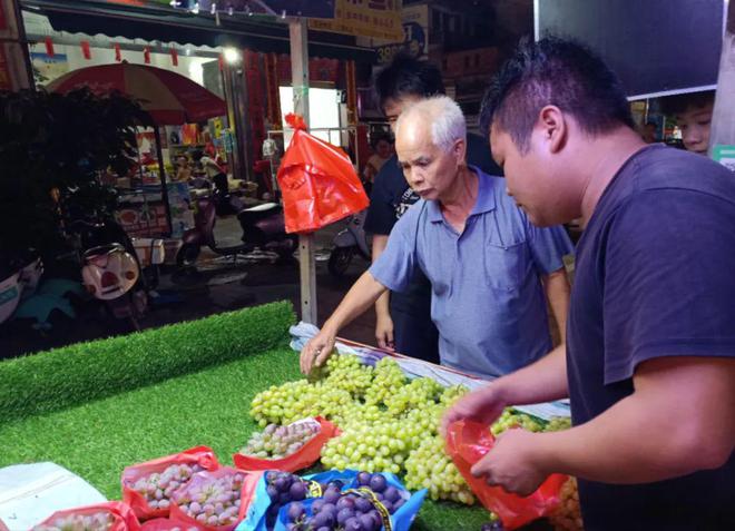 半岛彩票：时令水果齐降价！看看你喜欢的水果价格→(图2)