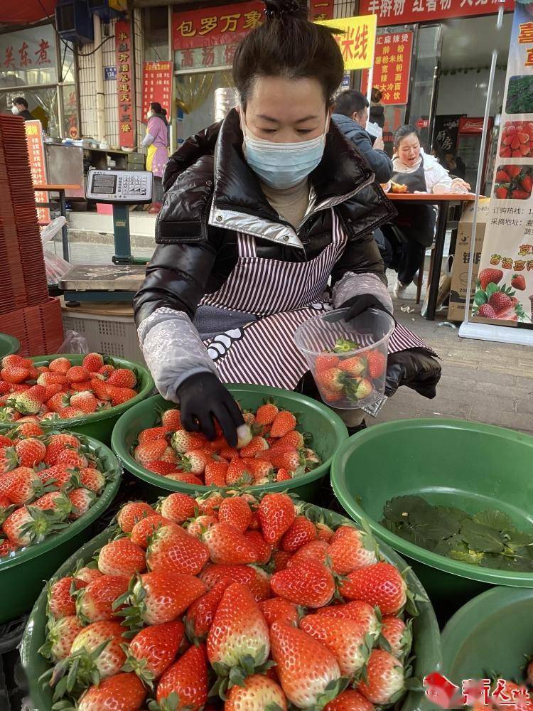 半岛彩票：水果市场迎来年前旺销(图3)